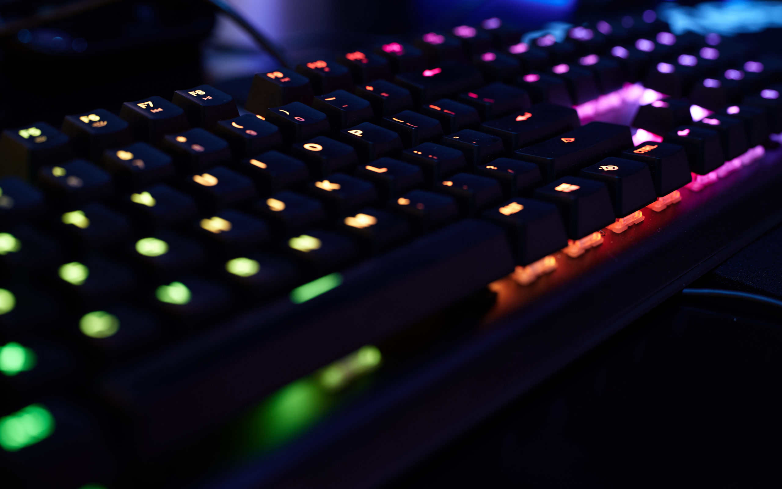 ÜC-Tastatur mit RGB-Beleuchtung